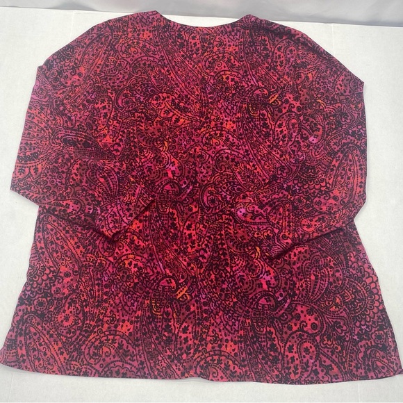 Catherines Women’s Paisley Blouse 1X Roll Tab SL Pleated Front Red Black - Picture 2 of 14